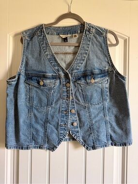 Universal Thread Light Blue Denim Button-Down Vest